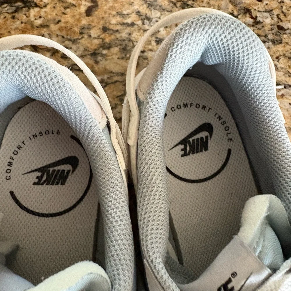Nike Women's Waffle Debut Sz 7.5 - Picture 2 of 4